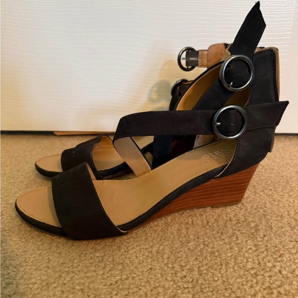 Women’s sandal heels black
